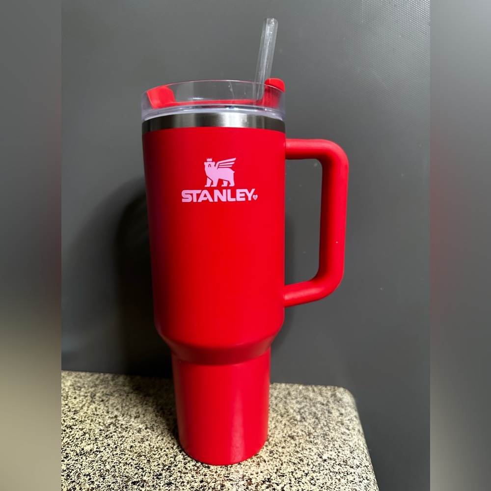 **SOLD** ♥️STANLEY VALENTINES DAY TARGET RED 40oz